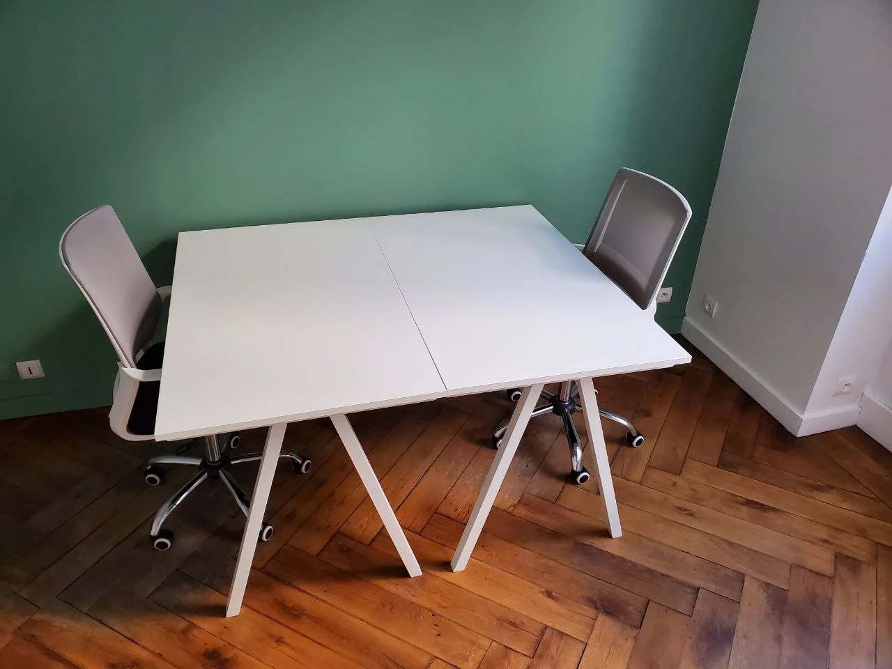 Bureau privé 01 de Granvelle, mur vert