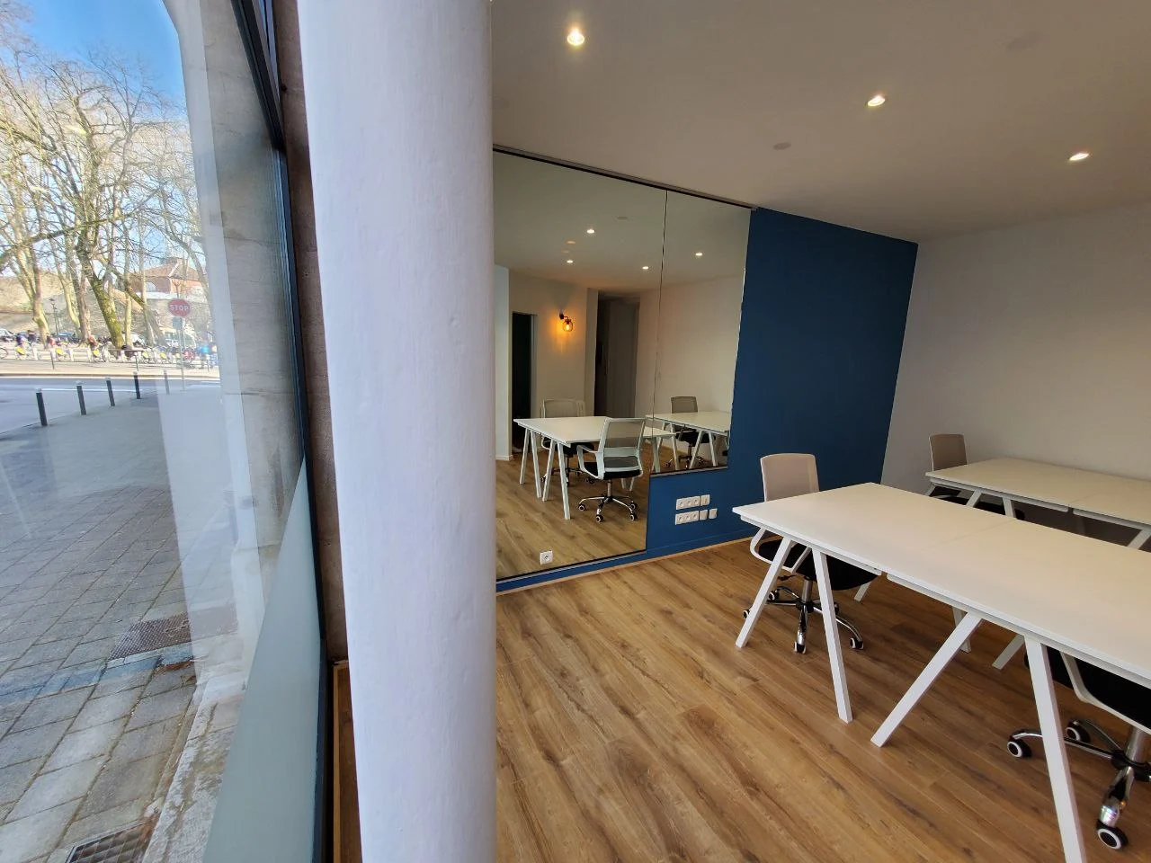 Open space de Granvelle vu de la vitrine